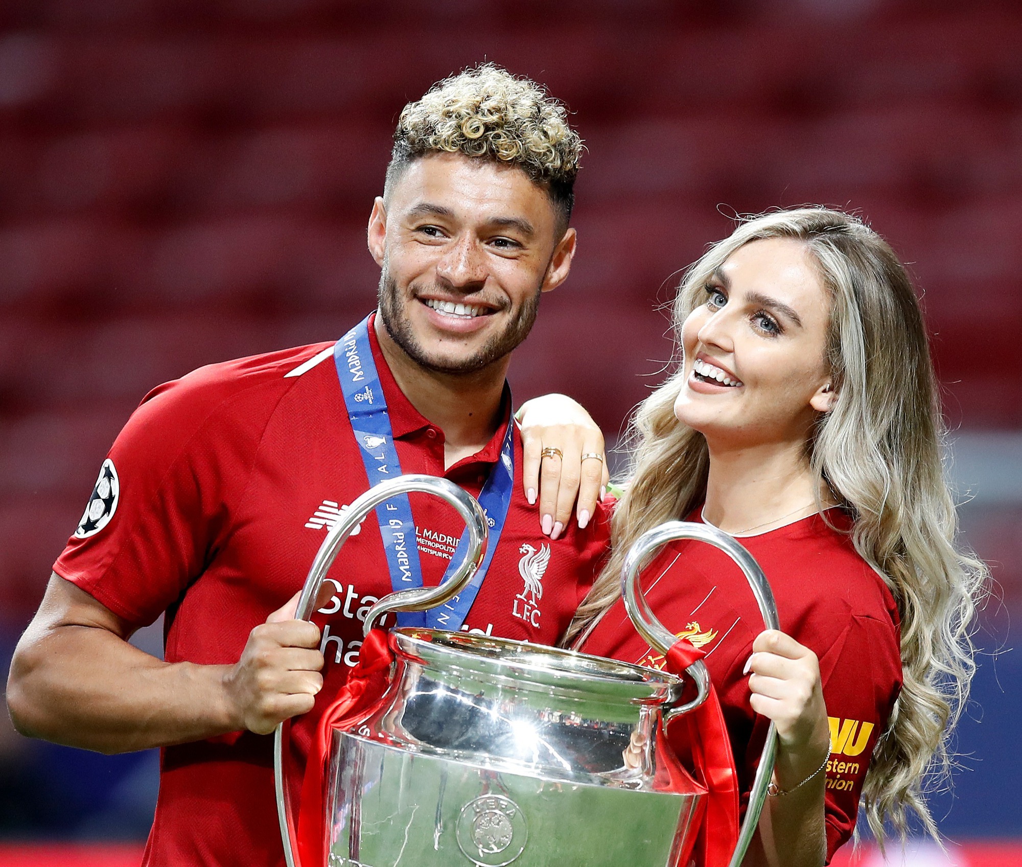 5 nàng WAG kiếm tiền giỏi nhất thế giới: Bạn gái Ronaldo và vợ Messi góp mặt, nhưng đều xếp sau một người - Ảnh 3. 5 nàng WAG kiếm tiền giỏi nhất thế giới: Bạn gái Ronaldo và vợ Messi góp mặt, nhưng đều xếp sau một người - Ảnh 3.