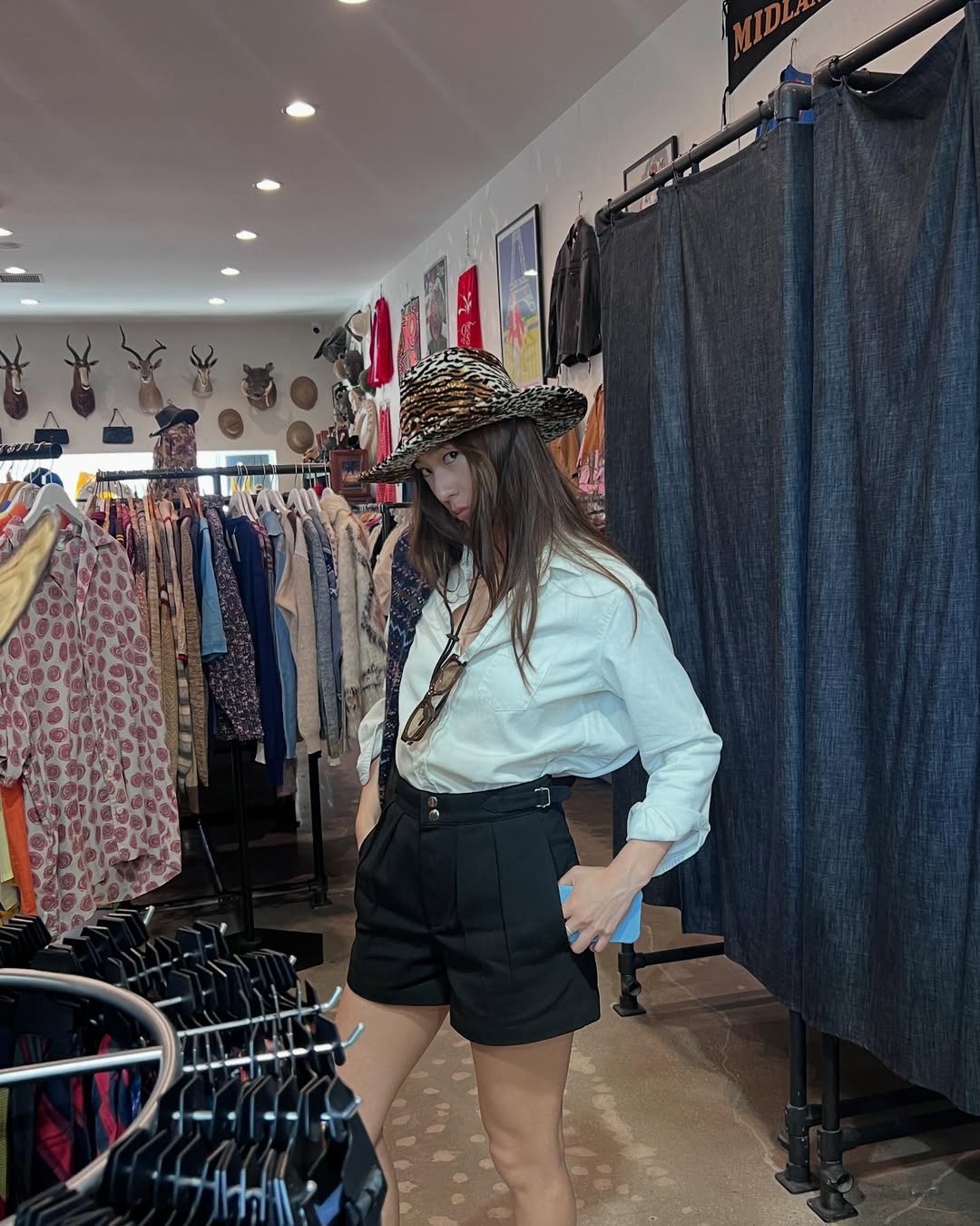 Nữ thần Krystal mách loạt item basic đáng đầu tư, giúp bạn bước vào con đường mặc đẹp bền bỉ- Ảnh 2. Nữ thần Krystal mách loạt item basic đáng đầu tư, giúp bạn bước vào con đường mặc đẹp bền bỉ- Ảnh 2.