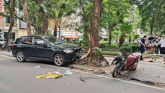 Hà Nội: Va chạm giao thông trên đường Nguyễn Huy Tự, một nữ sinh bị đứt lìa chân - Ảnh 3. Hà Nội: Va chạm giao thông trên đường Nguyễn Huy Tự, một nữ sinh bị đứt lìa chân - Ảnh 3.