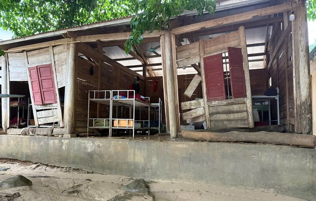 Nghệ An: Nhà bị cuốn trôi, đường ngập bùn sau trận lũ quét dữ dội - Ảnh 11. Nghệ An: Nhà bị cuốn trôi, đường ngập bùn sau trận lũ quét dữ dội - Ảnh 11.