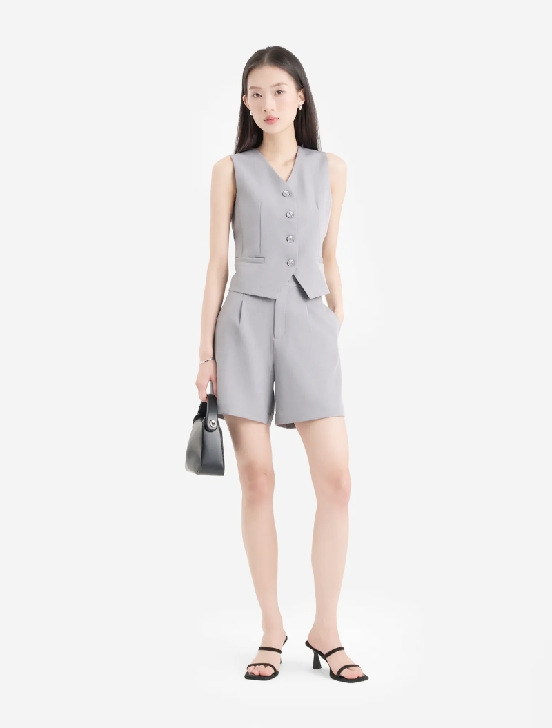 Vì sao mùa hè này bạn nên cân nhắc trước khi mặc quần short ra đường? So sánh 3 kiểu trang phục sẽ khiến bạn thay đổi suy nghĩ- Ảnh 12. Vì sao mùa hè này bạn nên cân nhắc trước khi mặc quần short ra đường? So sánh 3 kiểu trang phục sẽ khiến bạn thay đổi suy nghĩ- Ảnh 12.