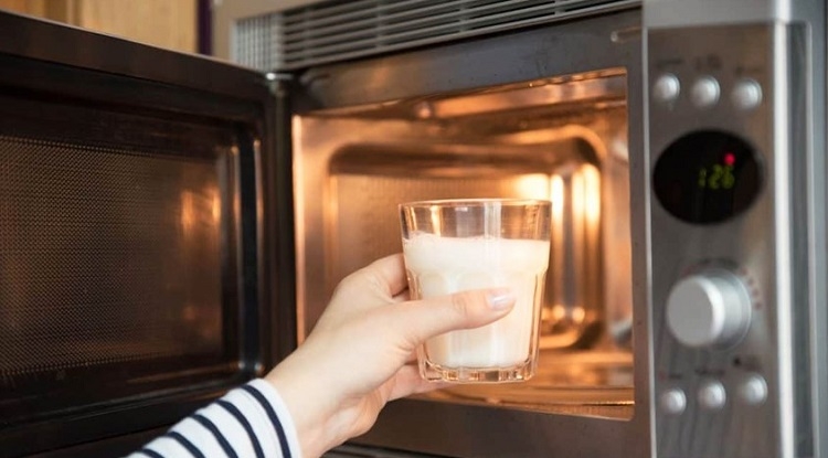 Bao nhiêu lâu cho con uống sữa, mẹ bỉm hối hận vì mắc 3 sai lầm NGHIÊM TRỌNG này mà không hề hay biết- Ảnh 3. Bao nhiêu lâu cho con uống sữa, mẹ bỉm hối hận vì mắc 3 sai lầm NGHIÊM TRỌNG này mà không hề hay biết- Ảnh 3.