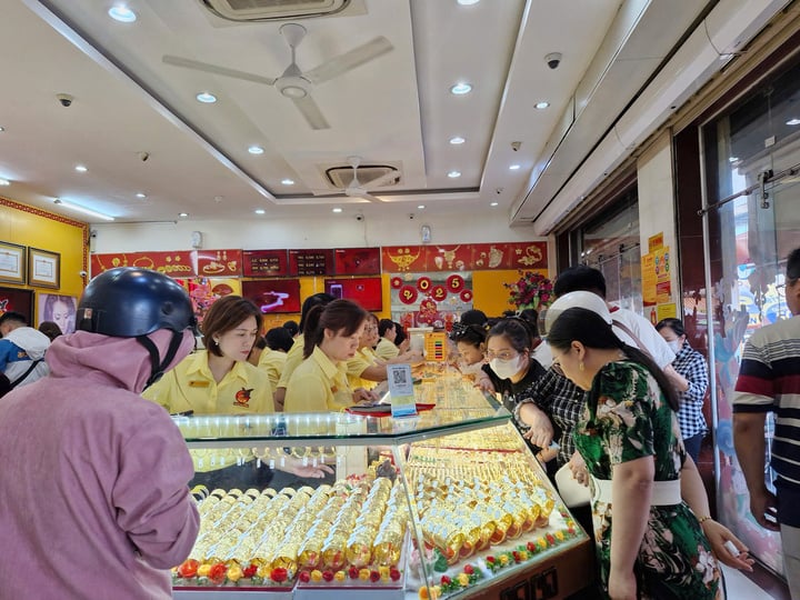 SJC làm ăn ra sao trong hơn 10 năm độc quyền vàng miếng? - Ảnh 4. SJC làm ăn ra sao trong hơn 10 năm độc quyền vàng miếng? - Ảnh 4.