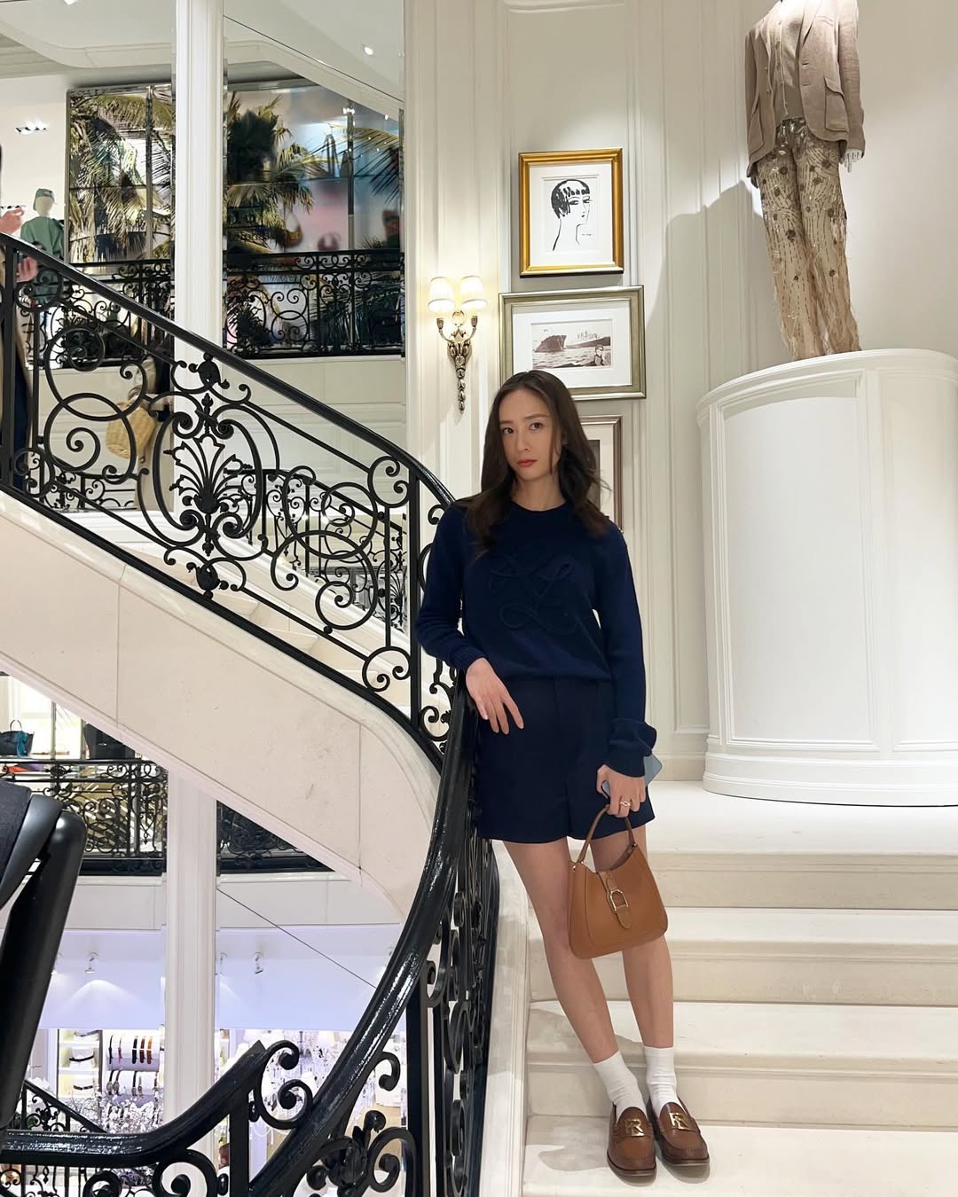 Nữ thần Krystal mách loạt item basic đáng đầu tư, giúp bạn bước vào con đường mặc đẹp bền bỉ- Ảnh 4. Nữ thần Krystal mách loạt item basic đáng đầu tư, giúp bạn bước vào con đường mặc đẹp bền bỉ- Ảnh 4.