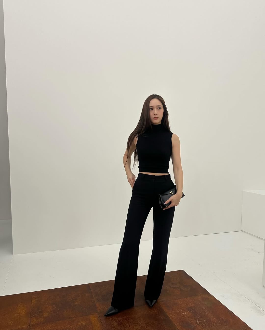 Nữ thần Krystal mách loạt item basic đáng đầu tư, giúp bạn bước vào con đường mặc đẹp bền bỉ- Ảnh 10. Nữ thần Krystal mách loạt item basic đáng đầu tư, giúp bạn bước vào con đường mặc đẹp bền bỉ- Ảnh 10.