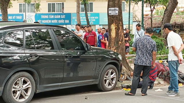 Vụ nữ sinh khóc nức nở khi bị ô tô tông đứt lìa chân: Danh tính lái xe BMW X3 - Ảnh 1. Vụ nữ sinh khóc nức nở khi bị ô tô tông đứt lìa chân: Danh tính lái xe BMW X3 - Ảnh 1.