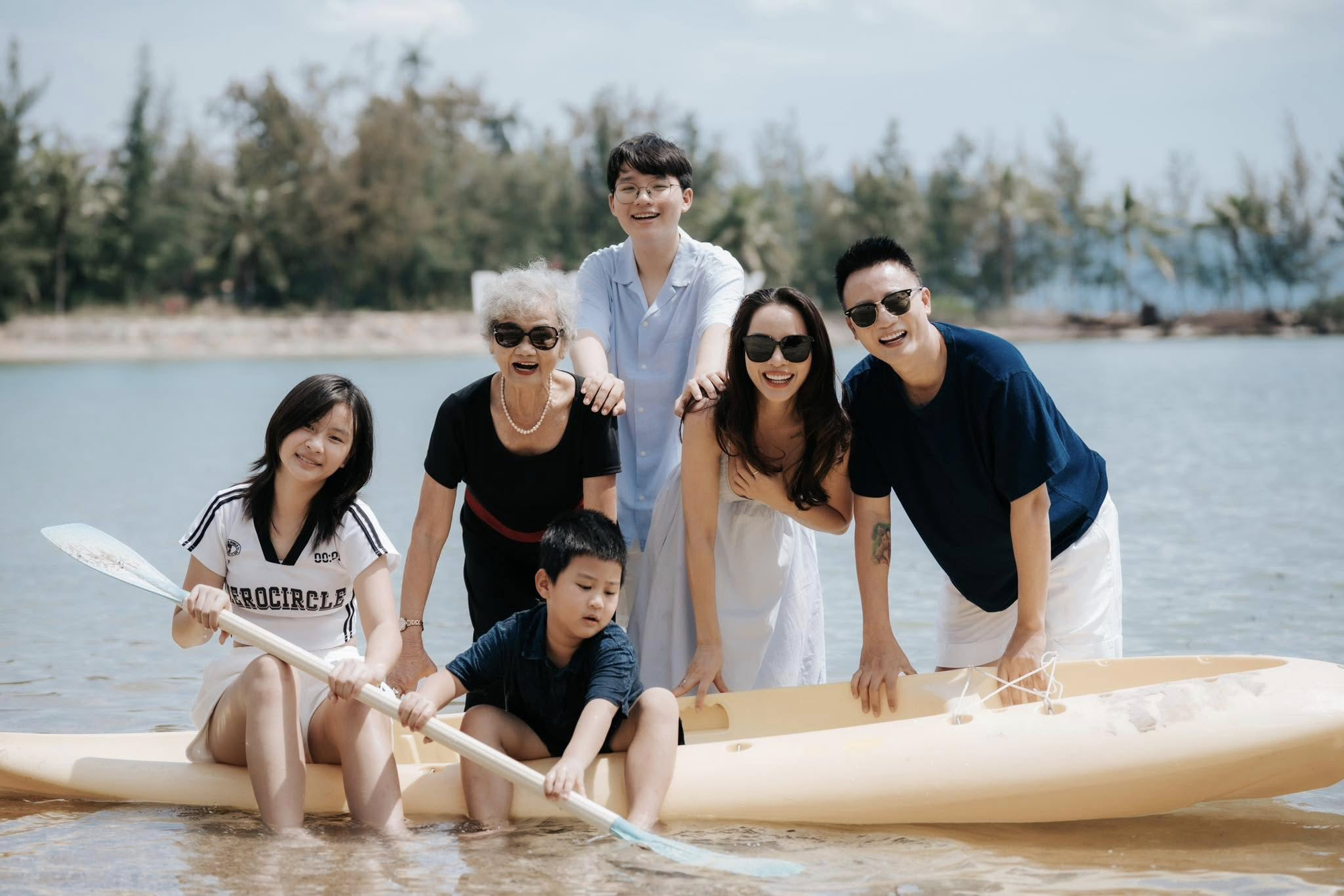 Từ cậu bé mít ướt trong "Bố ơi, mình đi đâu thế?" đến học bá tuổi 18: Hành trình trưởng thành đầy cảm hứng của con trai Hoàng Bách- Ảnh 11. Từ cậu bé mít ướt trong "Bố ơi, mình đi đâu thế?" đến học bá tuổi 18: Hành trình trưởng thành đầy cảm hứng của con trai Hoàng Bách- Ảnh 11.