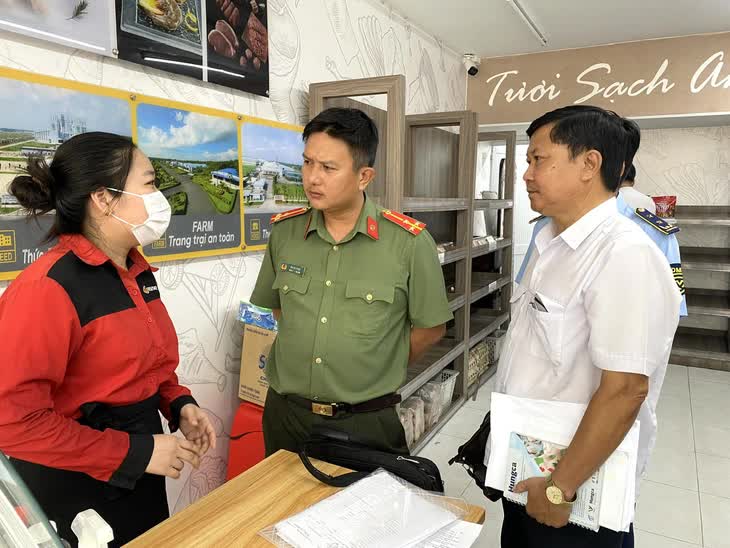 Hé lộ thông tin bất ngờ về người tố C.P. Việt Nam bán heo bệnh ra thị trường - Ảnh 1. Hé lộ thông tin bất ngờ về người tố C.P. Việt Nam bán heo bệnh ra thị trường - Ảnh 1.