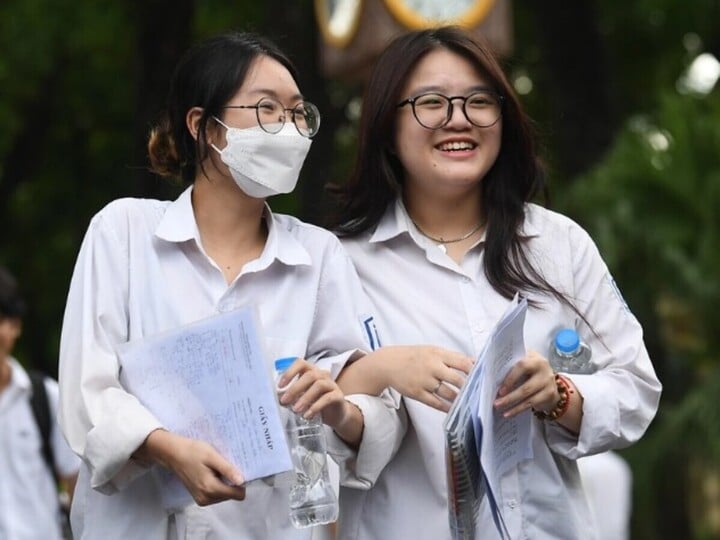 Giỏi tiếng Anh, nữ giới nên chọn ngành học gì để lương cao? - Ảnh 1. Giỏi tiếng Anh, nữ giới nên chọn ngành học gì để lương cao? - Ảnh 1.