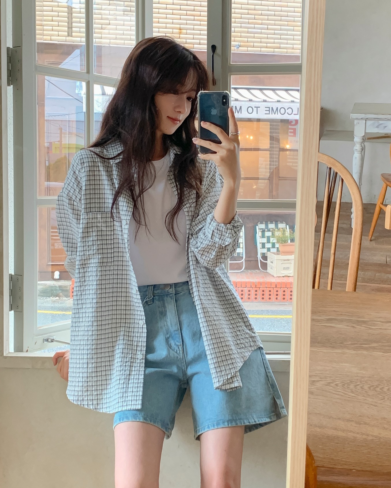 Mặc trang phục denim theo 9 cách này trong mùa hè là sành điệu và sang chảnh nhất - Ảnh 9. Mặc trang phục denim theo 9 cách này trong mùa hè là sành điệu và sang chảnh nhất - Ảnh 9.
