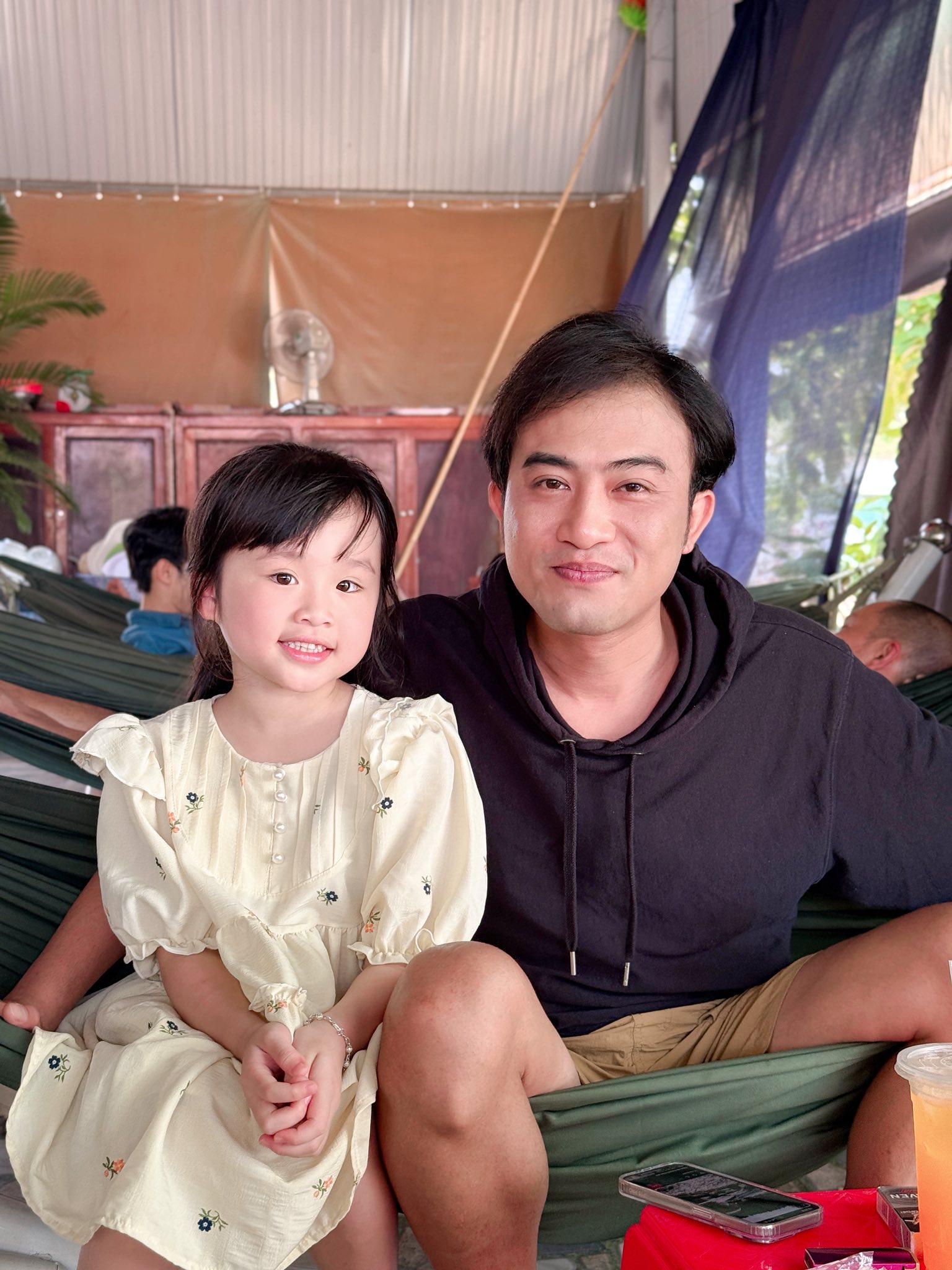 1/6 cùng diễn viên nhí Gia Tuệ: Bén duyên với nghề từ 3 tuổi, mẹ từ bỏ nhiều thứ đưa con lên Sài Gòn bắt đầu từ số 0- Ảnh 10. 1/6 cùng diễn viên nhí Gia Tuệ: Bén duyên với nghề từ 3 tuổi, mẹ từ bỏ nhiều thứ đưa con lên Sài Gòn bắt đầu từ số 0- Ảnh 10.