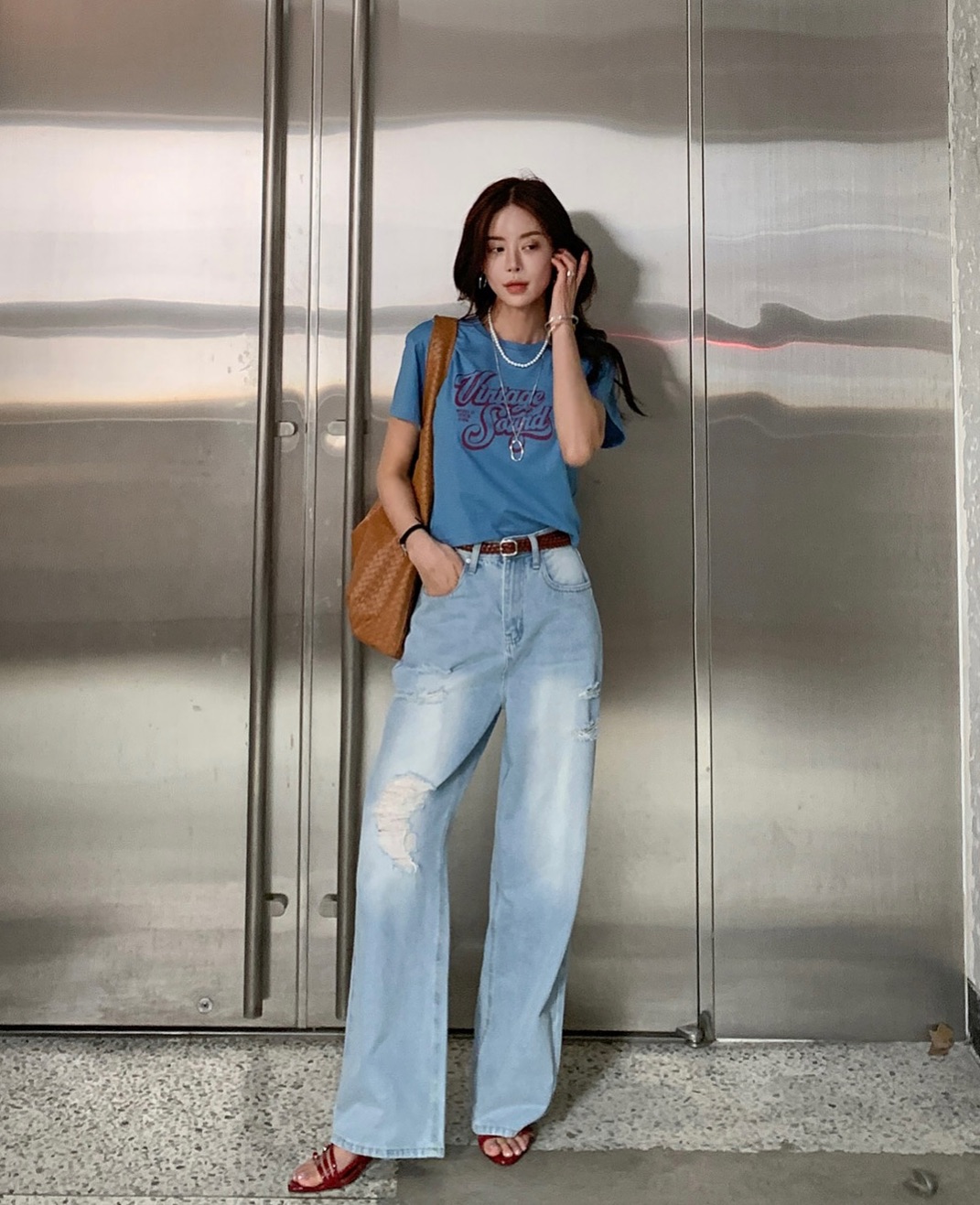 Mặc trang phục denim theo 9 cách này trong mùa hè là sành điệu và sang chảnh nhất - Ảnh 1. Mặc trang phục denim theo 9 cách này trong mùa hè là sành điệu và sang chảnh nhất - Ảnh 1.