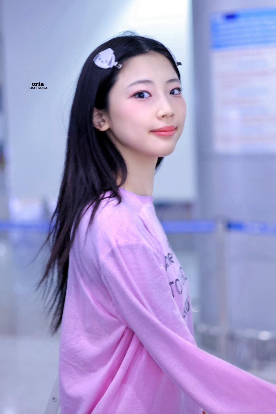 Em gái BlackPink đổ bộ sân bay Tân Sơn Nhất đêm khuya - Ảnh 5.