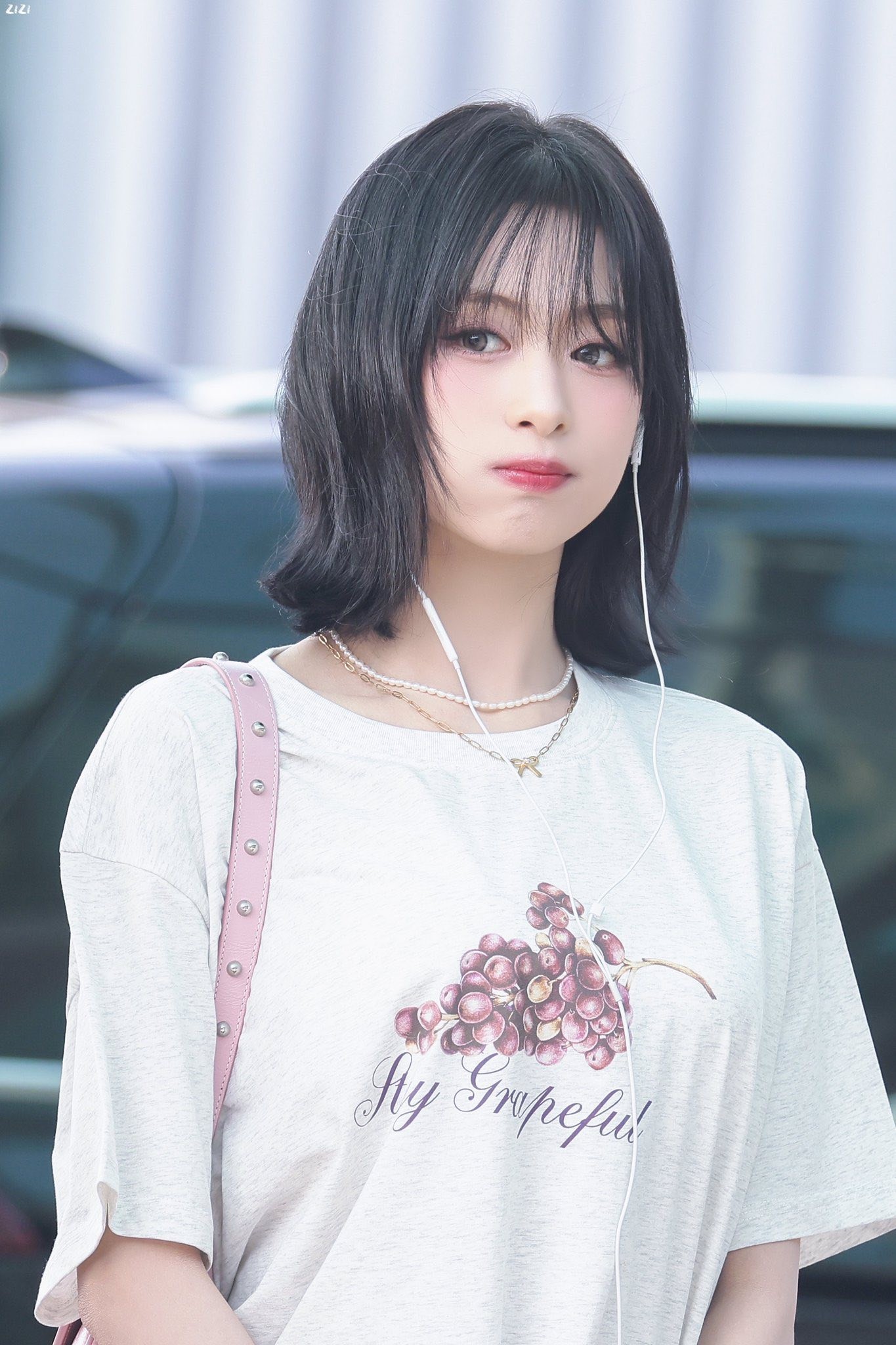 Em gái BlackPink đổ bộ sân bay Tân Sơn Nhất đêm khuya - Ảnh 6.