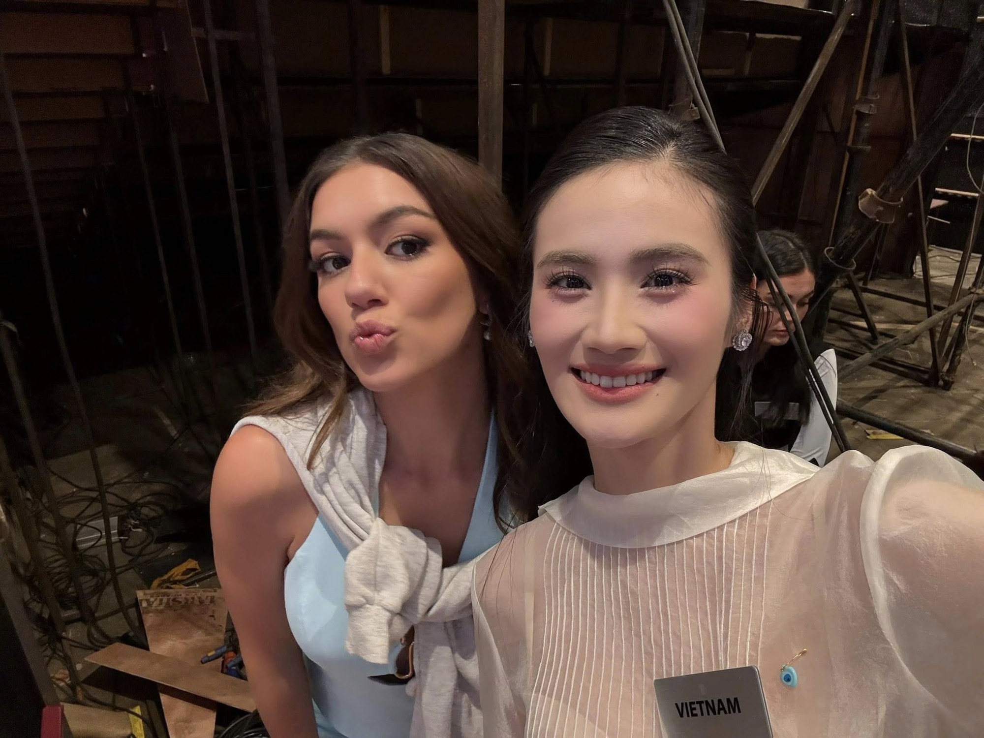 Trực tiếp Chung kết Miss World 2025: Hoa hậu Ý Nhi dừng chân trước top 20, cuộc đua vương miện đang "căng cực"- Ảnh 30. Trực tiếp Chung kết Miss World 2025: Hoa hậu Ý Nhi dừng chân trước top 20, cuộc đua vương miện đang "căng cực"- Ảnh 30.