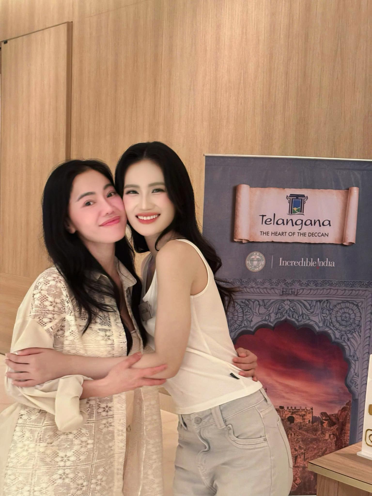 Trực tiếp Chung kết Miss World 2025: Hoa hậu Ý Nhi dừng chân trước top 20, cuộc đua vương miện đang "căng cực"- Ảnh 25. Trực tiếp Chung kết Miss World 2025: Hoa hậu Ý Nhi dừng chân trước top 20, cuộc đua vương miện đang "căng cực"- Ảnh 25.