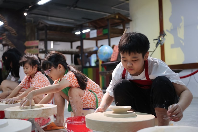 Ngày 1/6, cùng con &quot;du hí&quot; làng quê Bắc Bộ: Trẻ được thỏa thích vui chơi, trải nghiệm văn hóa, càng thêm yêu quê hương đất nước!- Ảnh 3.