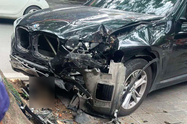 Thông tin mới nhất vụ xe BMW X3 tông đứt lìa chân nữ sinh 18 tuổi ở Hà Nội - Ảnh 1. Thông tin mới nhất vụ xe BMW X3 tông đứt lìa chân nữ sinh 18 tuổi ở Hà Nội - Ảnh 1.