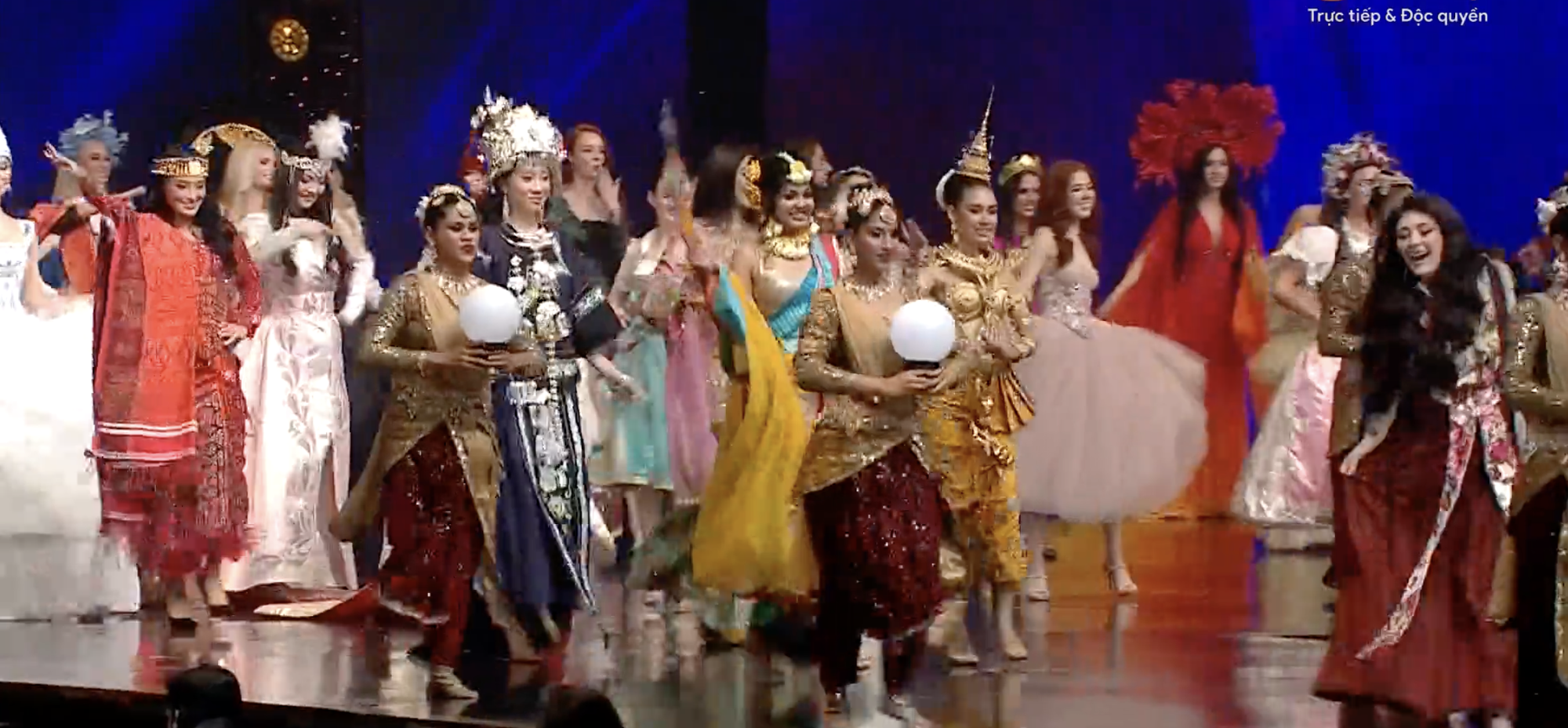 Trực tiếp Chung kết Miss World 2025: Hoa hậu Ý Nhi dừng chân trước top 20, cuộc đua vương miện đang "căng cực"- Ảnh 22. Trực tiếp Chung kết Miss World 2025: Hoa hậu Ý Nhi dừng chân trước top 20, cuộc đua vương miện đang "căng cực"- Ảnh 22.