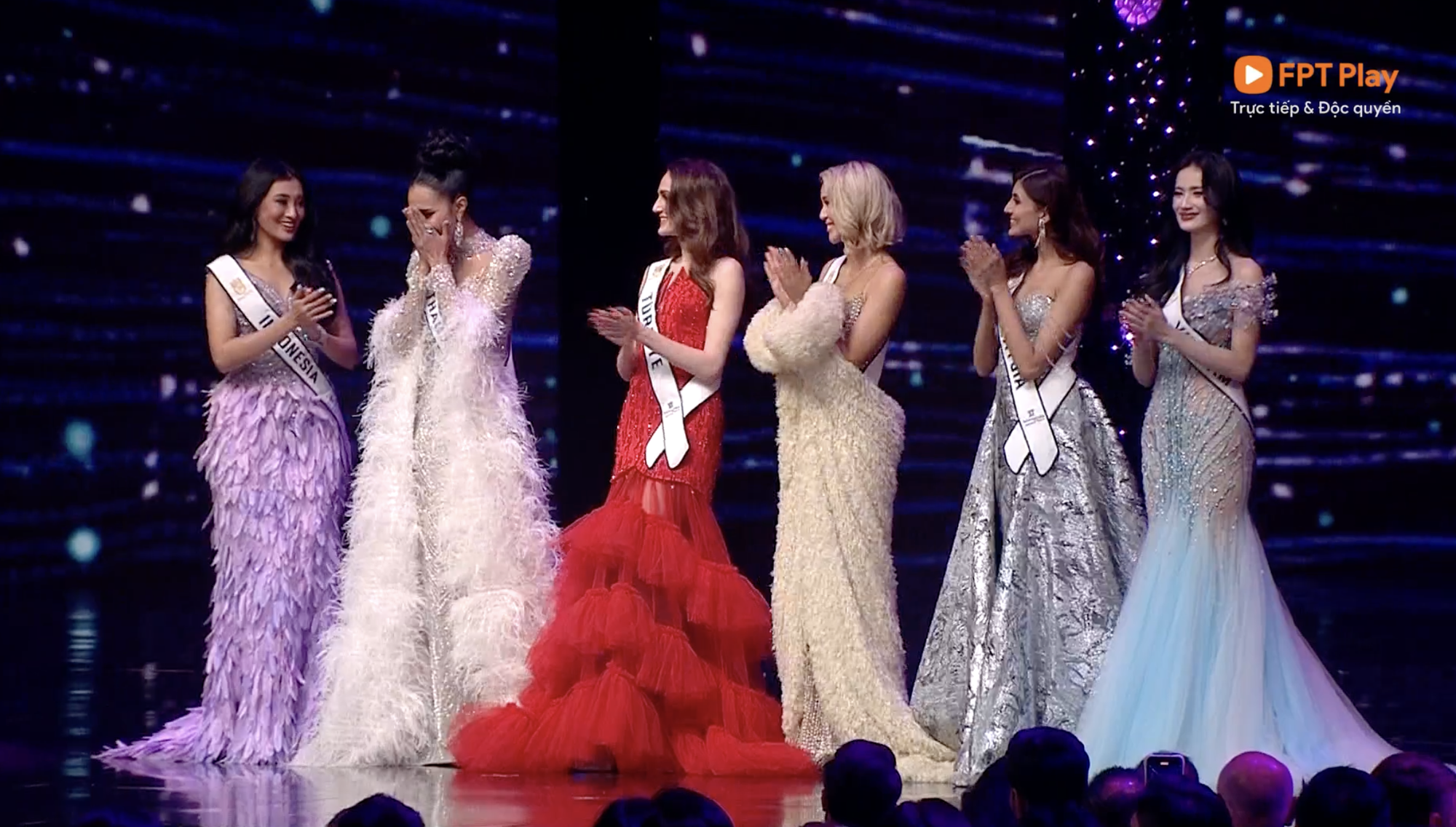 Trực tiếp Chung kết Miss World 2025: Hoa hậu Ý Nhi dừng chân trước top 20, cuộc đua vương miện đang "căng cực"- Ảnh 10. Trực tiếp Chung kết Miss World 2025: Hoa hậu Ý Nhi dừng chân trước top 20, cuộc đua vương miện đang "căng cực"- Ảnh 10.