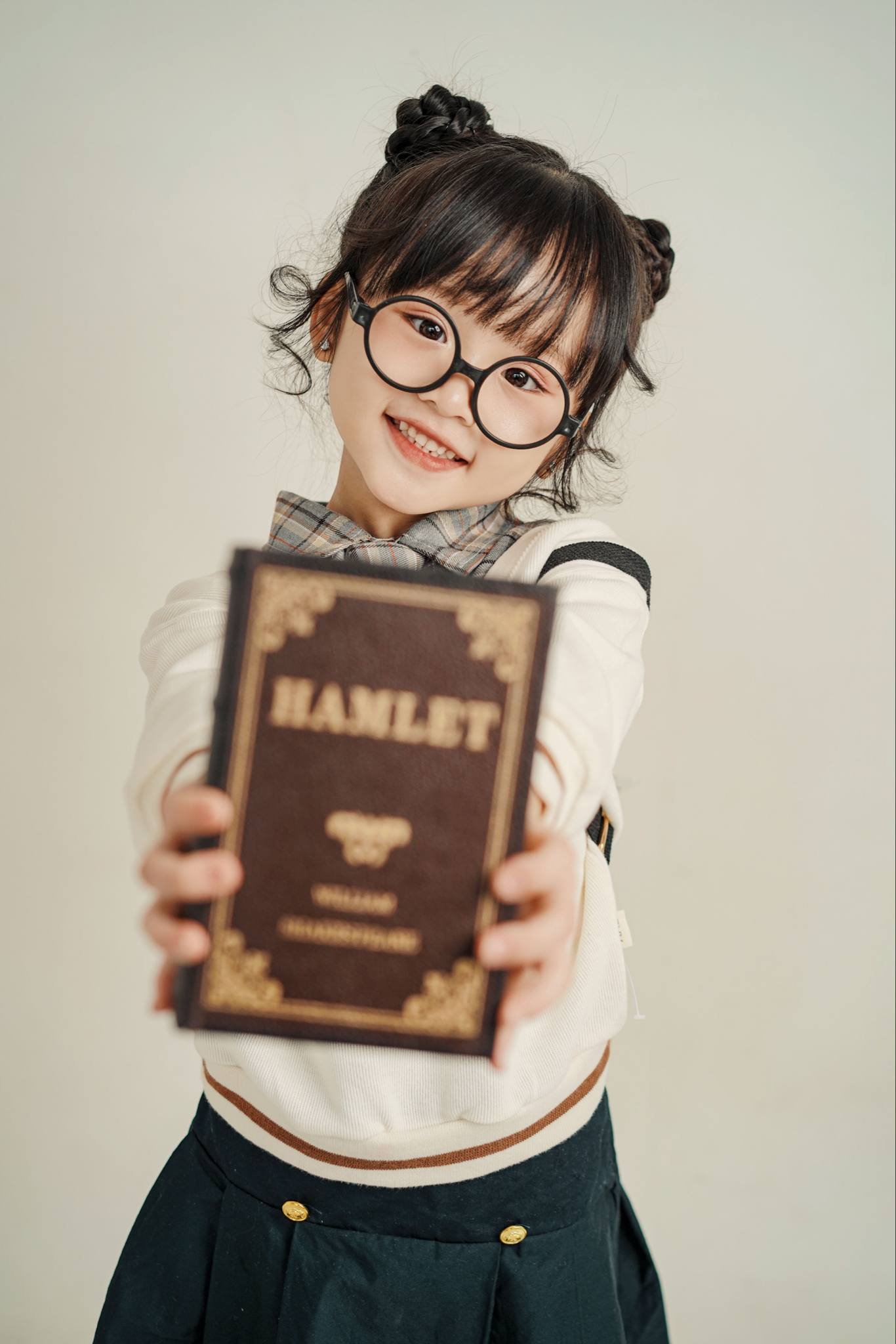 1/6 cùng diễn viên nhí Gia Tuệ: Bén duyên với nghề từ 3 tuổi, mẹ từ bỏ nhiều thứ đưa con lên Sài Gòn bắt đầu từ số 0- Ảnh 8. 1/6 cùng diễn viên nhí Gia Tuệ: Bén duyên với nghề từ 3 tuổi, mẹ từ bỏ nhiều thứ đưa con lên Sài Gòn bắt đầu từ số 0- Ảnh 8.