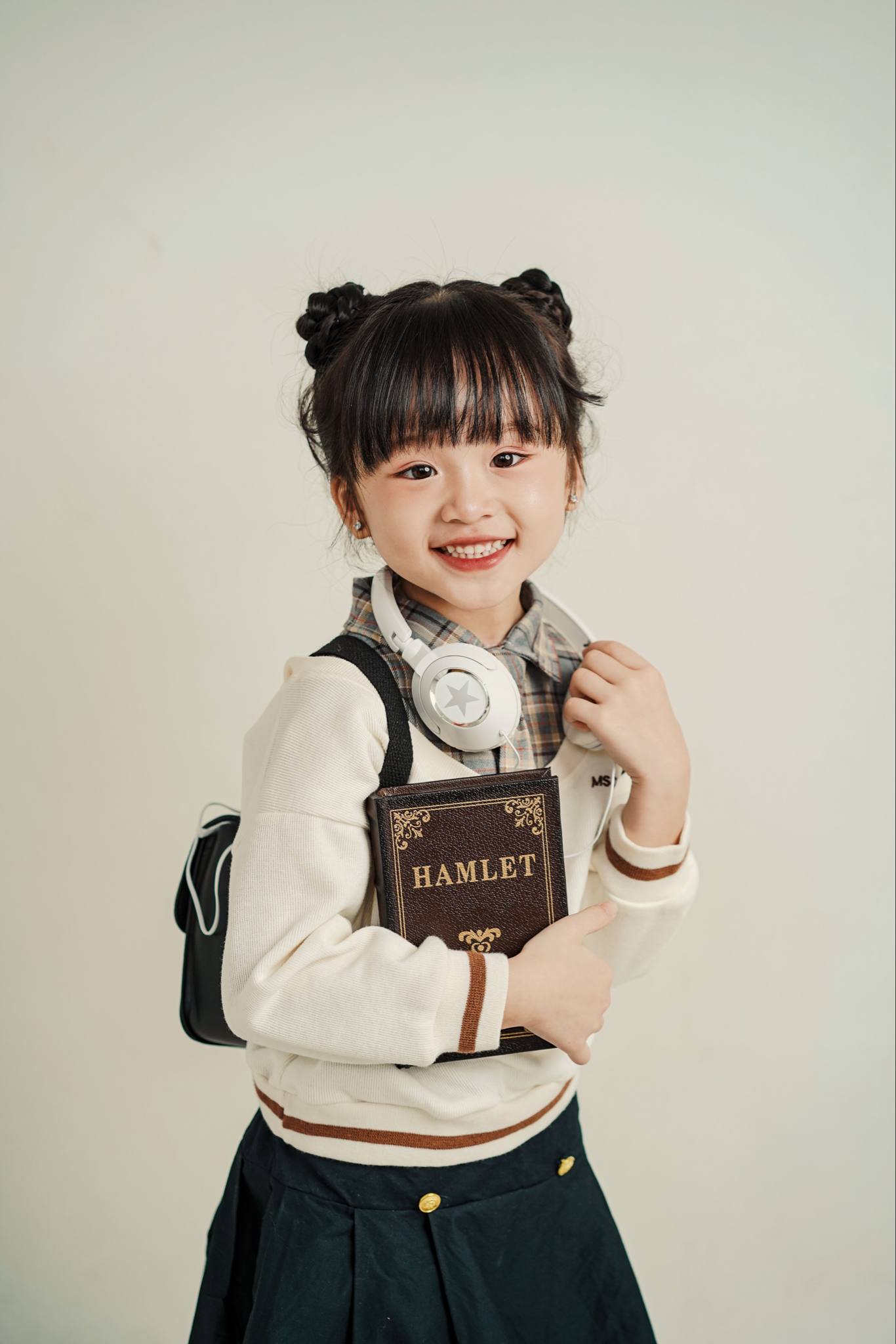 1/6 cùng diễn viên nhí Gia Tuệ: Bén duyên với nghề từ 3 tuổi, mẹ từ bỏ nhiều thứ đưa con lên Sài Gòn bắt đầu từ số 0- Ảnh 7. 1/6 cùng diễn viên nhí Gia Tuệ: Bén duyên với nghề từ 3 tuổi, mẹ từ bỏ nhiều thứ đưa con lên Sài Gòn bắt đầu từ số 0- Ảnh 7.