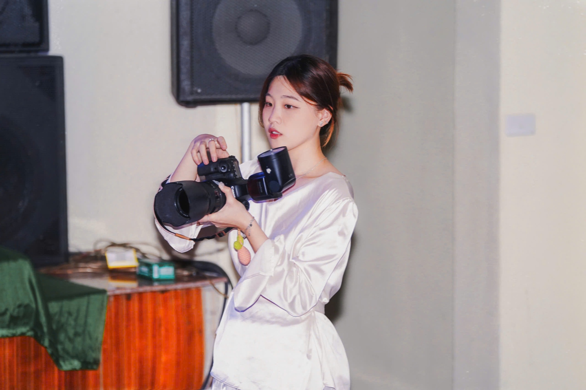 Kiếm 5 triệu/ngày khi làm photo cá nhân cho học sinh nhà giàu: Yêu cầu cao, dịch vụ từ A đến Á - Ảnh 3. Kiếm 5 triệu/ngày khi làm photo cá nhân cho học sinh nhà giàu: Yêu cầu cao, dịch vụ từ A đến Á - Ảnh 3.