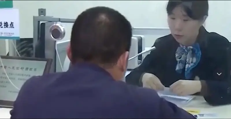 Gửi tiết kiệm gần 70 tỷ, 5 năm sau chỉ còn hơn 100 nghìn đồng: Ngân hàng từ chối trách nhiệm, người đàn ông sốc nặng khi biết nguyên do- Ảnh 2.
