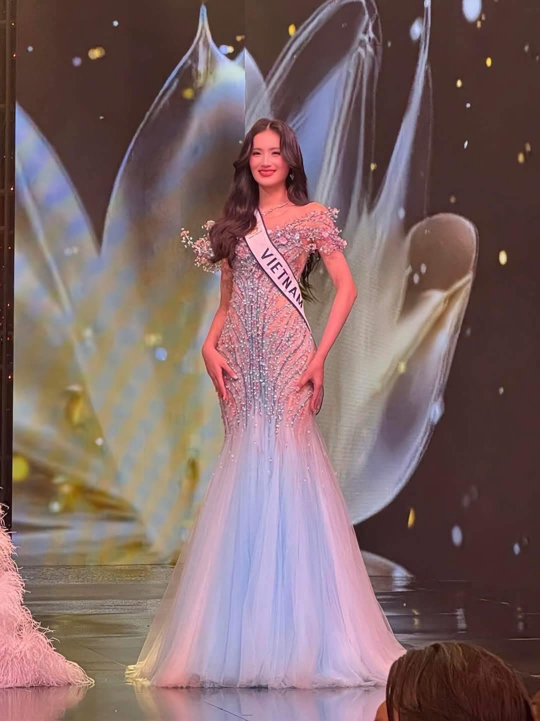 Trực tiếp Chung kết Miss World 2025: Hoa hậu Ý Nhi dừng chân trước top 20, cuộc đua vương miện đang "căng cực"- Ảnh 19. Trực tiếp Chung kết Miss World 2025: Hoa hậu Ý Nhi dừng chân trước top 20, cuộc đua vương miện đang "căng cực"- Ảnh 19.