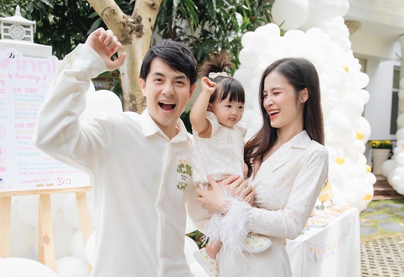 Thế hệ "ngậm thìa vàng" 2020s: Những cậu ấm cô chiêu đình đám nhất showbiz Việt- Ảnh 1. Thế hệ "ngậm thìa vàng" 2020s: Những cậu ấm cô chiêu đình đám nhất showbiz Việt- Ảnh 1.