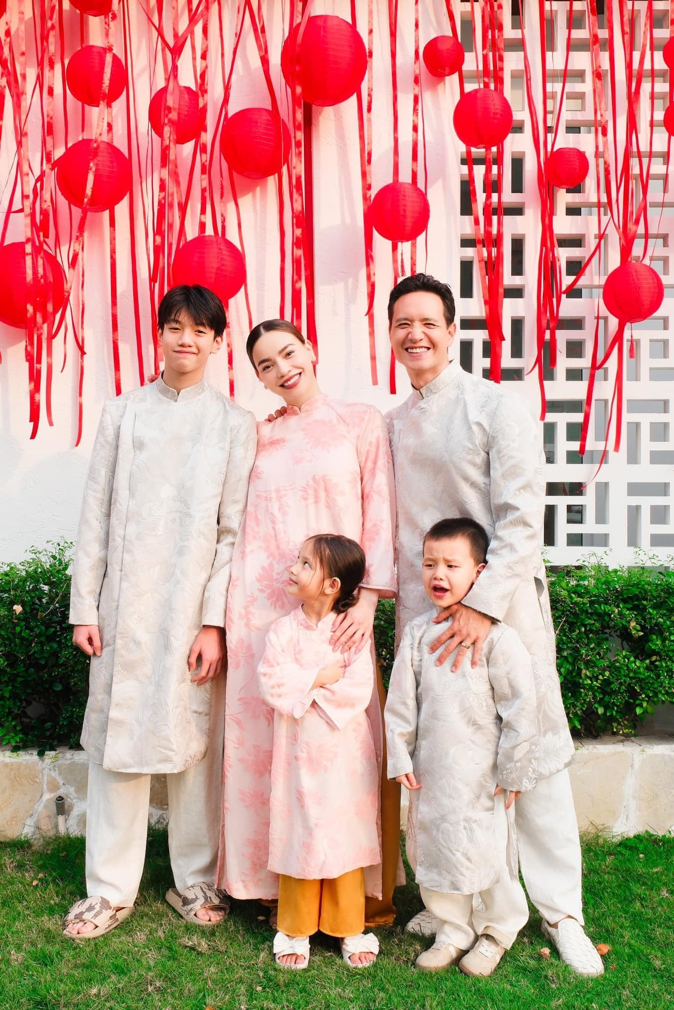 Thế hệ "ngậm thìa vàng" 2020s: Những cậu ấm cô chiêu đình đám nhất showbiz Việt- Ảnh 3. Thế hệ "ngậm thìa vàng" 2020s: Những cậu ấm cô chiêu đình đám nhất showbiz Việt- Ảnh 3.
