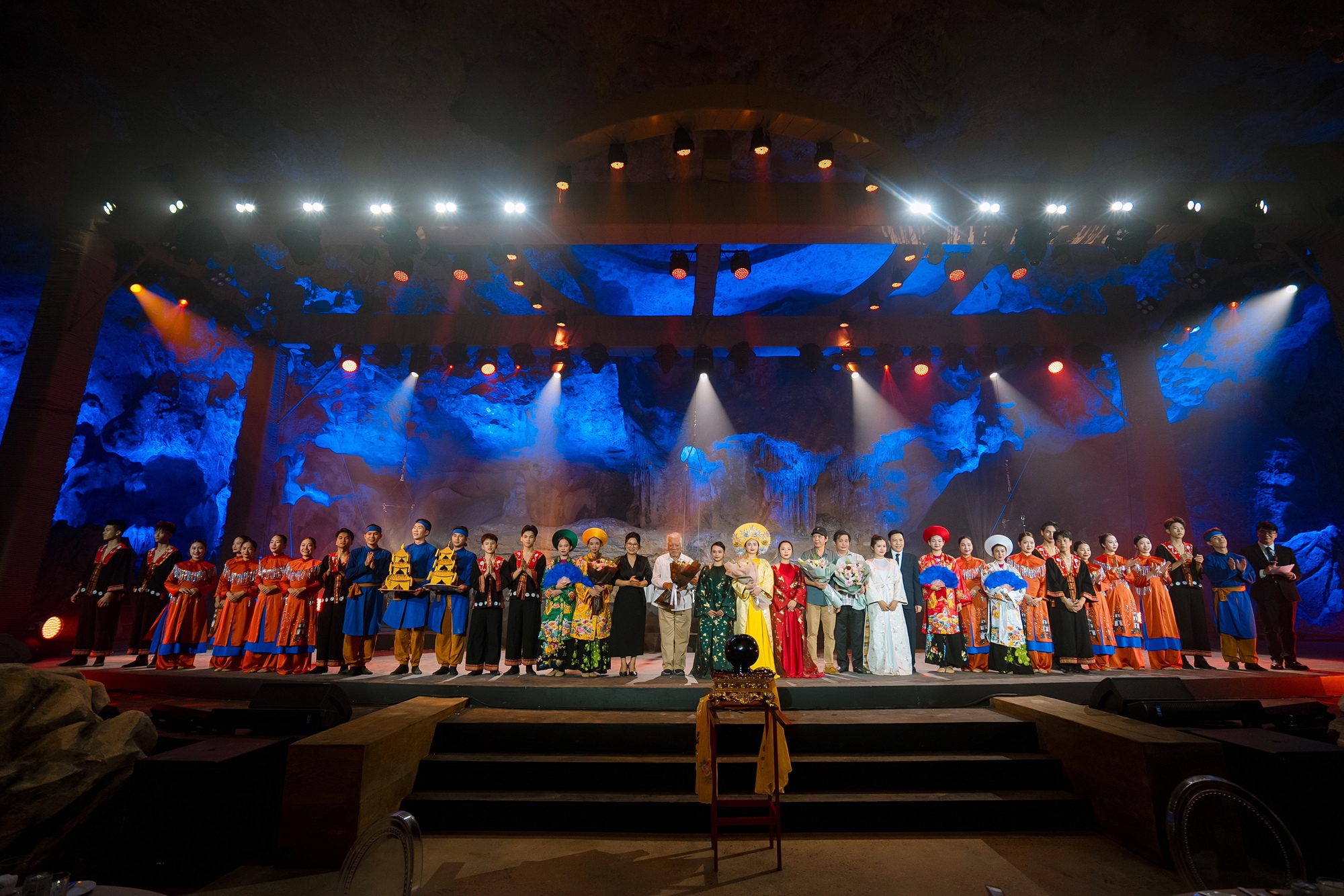 Trình làng show thực cảnh Trình làng show thực cảnh
