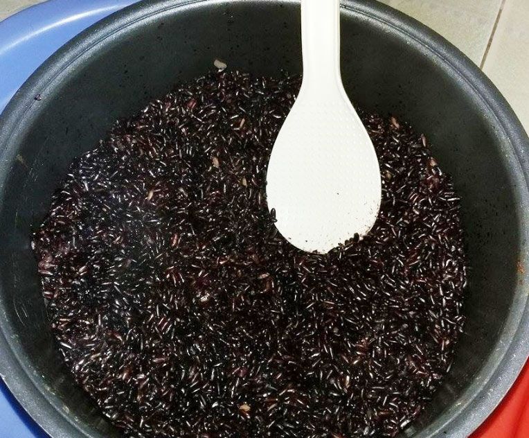 Tết Đoan Ngọ đầu tiên làm dâu, bát rượu nếp cẩm khiến tôi lặng người: Bát quà của mẹ và vị ký ức- Ảnh 2. Tết Đoan Ngọ đầu tiên làm dâu, bát rượu nếp cẩm khiến tôi lặng người: Bát quà của mẹ và vị ký ức- Ảnh 2.