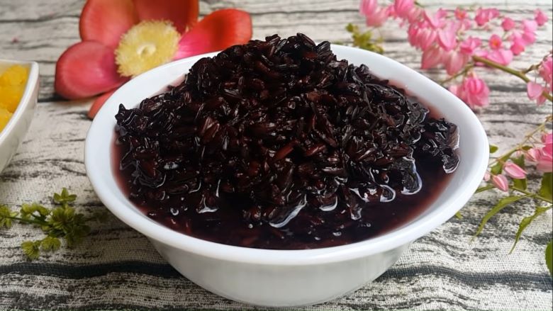 Tết Đoan Ngọ đầu tiên làm dâu, bát rượu nếp cẩm khiến tôi lặng người: Bát quà của mẹ và vị ký ức- Ảnh 4. Tết Đoan Ngọ đầu tiên làm dâu, bát rượu nếp cẩm khiến tôi lặng người: Bát quà của mẹ và vị ký ức- Ảnh 4.