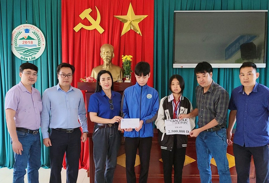 Bức thư tay xúc động của nam sinh lớp 12 gửi cô hiệu trưởng ở phố núi - Ảnh 4. Bức thư tay xúc động của nam sinh lớp 12 gửi cô hiệu trưởng ở phố núi - Ảnh 4.
