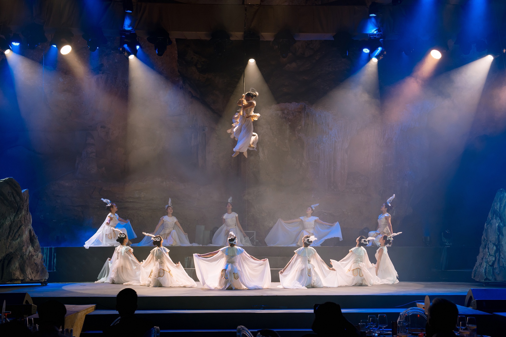 Trình làng show thực cảnh Trình làng show thực cảnh
