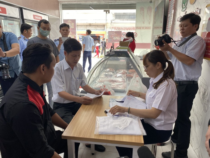 Người "tố" Công ty C.P Việt Nam chế biến heo, gà bệnh để bán ra thị trường nói gì? - Ảnh 2. Người "tố" Công ty C.P Việt Nam chế biến heo, gà bệnh để bán ra thị trường nói gì? - Ảnh 2.