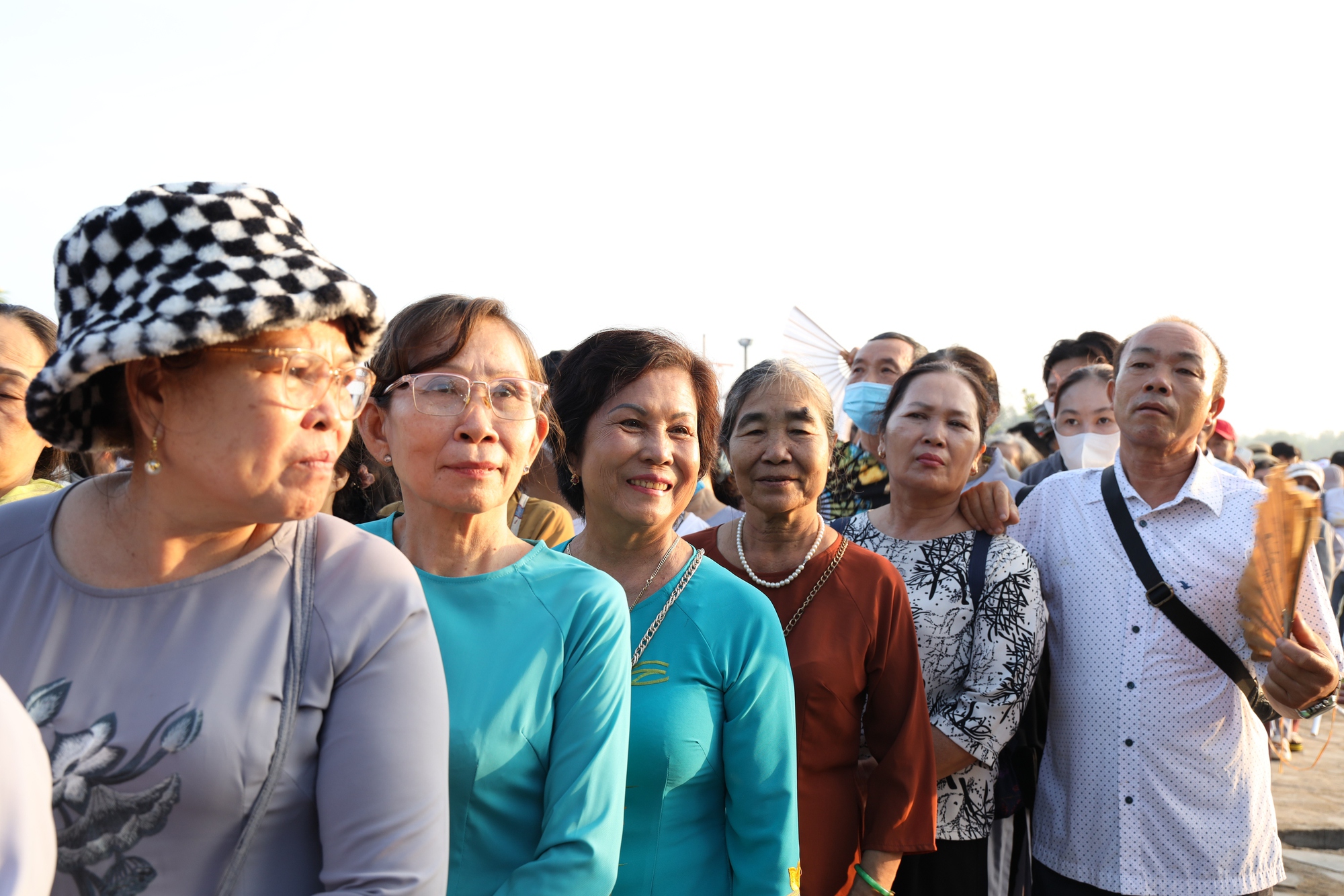 TP HCM: Hàng ngàn người đang hướng về chùa Thanh Tâm- Ảnh 14. TP HCM: Hàng ngàn người đang hướng về chùa Thanh Tâm- Ảnh 14.