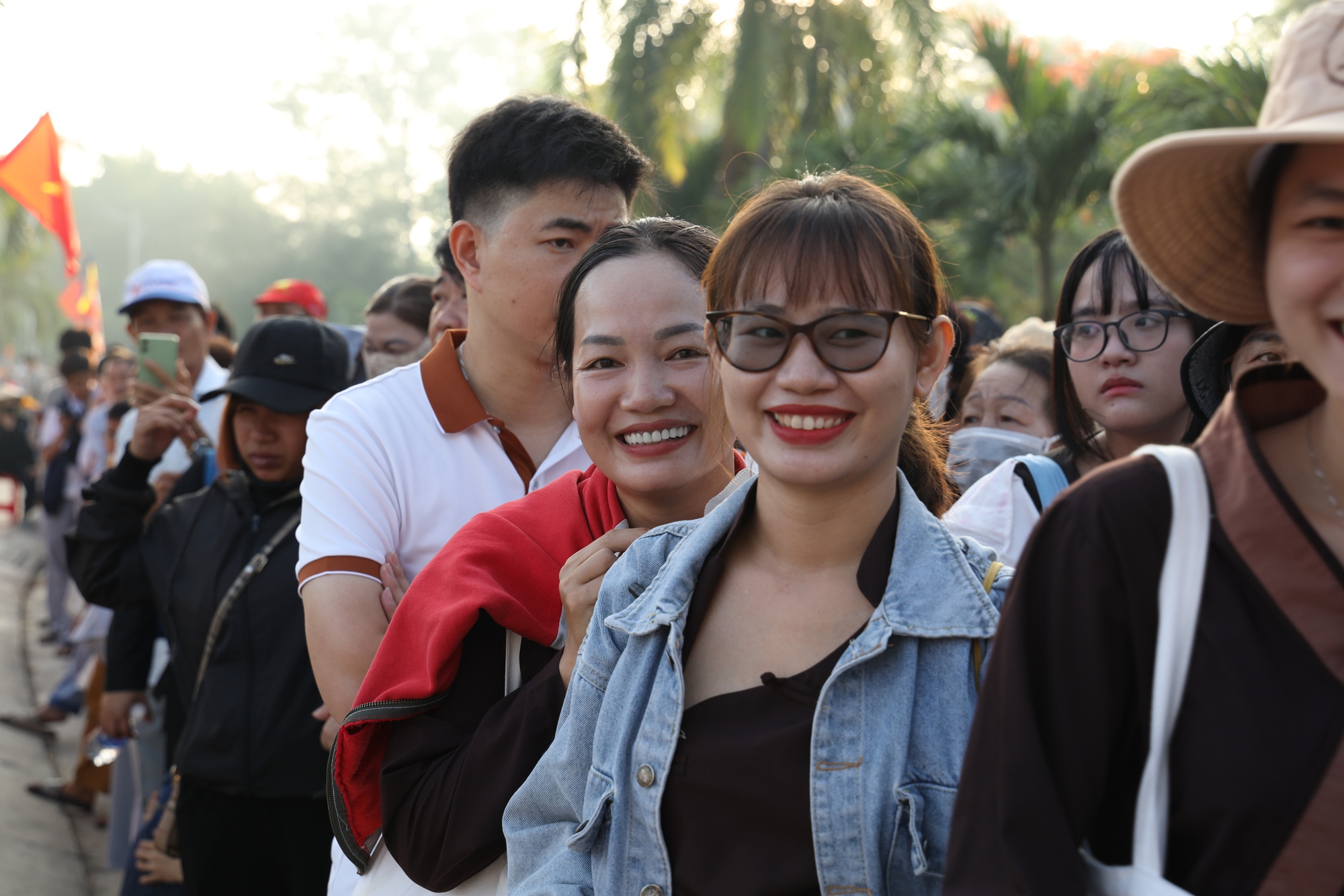 TP HCM: Hàng ngàn người đang hướng về chùa Thanh Tâm- Ảnh 16. TP HCM: Hàng ngàn người đang hướng về chùa Thanh Tâm- Ảnh 16.