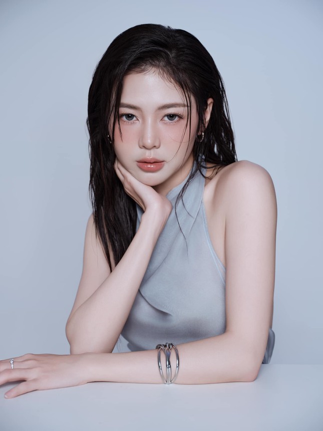 Bảo Anh, Liz Kim Cương gây tranh luận - Ảnh 2. Bảo Anh, Liz Kim Cương gây tranh luận - Ảnh 2.