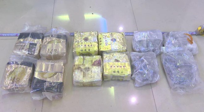 Vụ 4 tiếp viên xách ma túy về Việt Nam: Đã bắt số bị can nhiều nhất trong lịch sử - Ảnh 7. Vụ 4 tiếp viên xách ma túy về Việt Nam: Đã bắt số bị can nhiều nhất trong lịch sử - Ảnh 7.