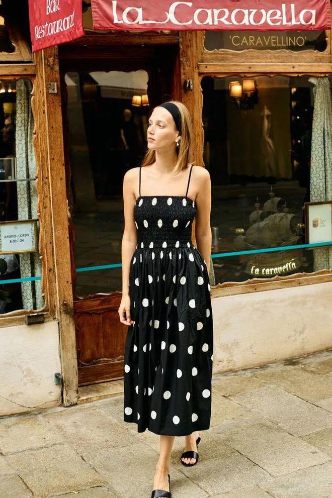 Hè này nhất định phải có một món đồ chấm bi – thanh lịch, cổ điển mà chẳng bao giờ lỗi mốt!- Ảnh 16. Hè này nhất định phải có một món đồ chấm bi – thanh lịch, cổ điển mà chẳng bao giờ lỗi mốt!- Ảnh 16.