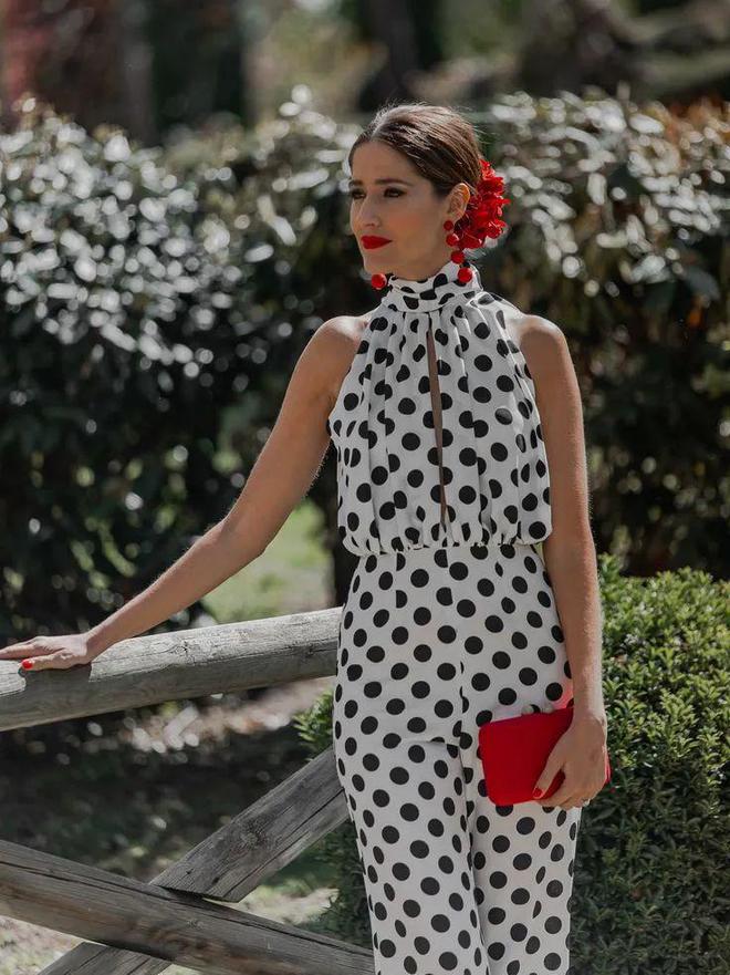 Hè này nhất định phải có một món đồ chấm bi – thanh lịch, cổ điển mà chẳng bao giờ lỗi mốt!- Ảnh 25. Hè này nhất định phải có một món đồ chấm bi – thanh lịch, cổ điển mà chẳng bao giờ lỗi mốt!- Ảnh 25.