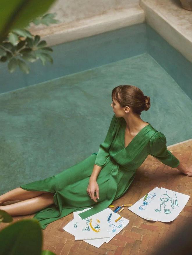 Hè này nhất định phải có: Trang phục lụa satin – sang trọng, dịu dàng mà vẫn “chill” hết nấc!- Ảnh 1. Hè này nhất định phải có: Trang phục lụa satin – sang trọng, dịu dàng mà vẫn “chill” hết nấc!- Ảnh 1.