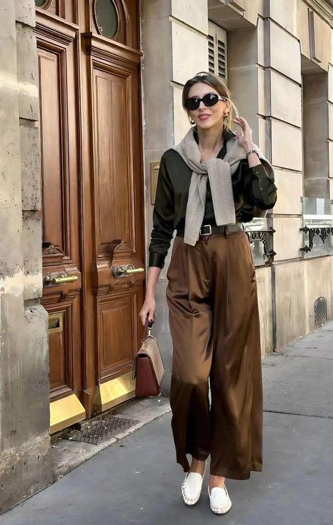 Hè này nhất định phải có: Trang phục lụa satin – sang trọng, dịu dàng mà vẫn “chill” hết nấc!- Ảnh 14. Hè này nhất định phải có: Trang phục lụa satin – sang trọng, dịu dàng mà vẫn “chill” hết nấc!- Ảnh 14.
