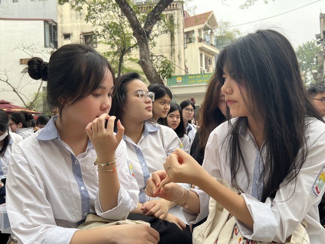 Trách nhiệm của thí sinh trong Kỳ thi Tốt nghiệp THPT và những vật dụng bị cấm mang vào phòng thi - Ảnh 1. Trách nhiệm của thí sinh trong Kỳ thi Tốt nghiệp THPT và những vật dụng bị cấm mang vào phòng thi - Ảnh 1.