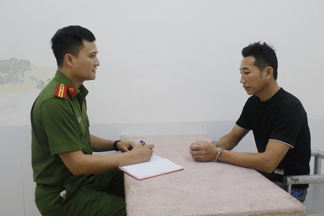 Thông tin mới vụ nam phụ huynh đánh, ép cô giáo đứng dưới trời mưa ở Nghệ An - Ảnh 3. Thông tin mới vụ nam phụ huynh đánh, ép cô giáo đứng dưới trời mưa ở Nghệ An - Ảnh 3.