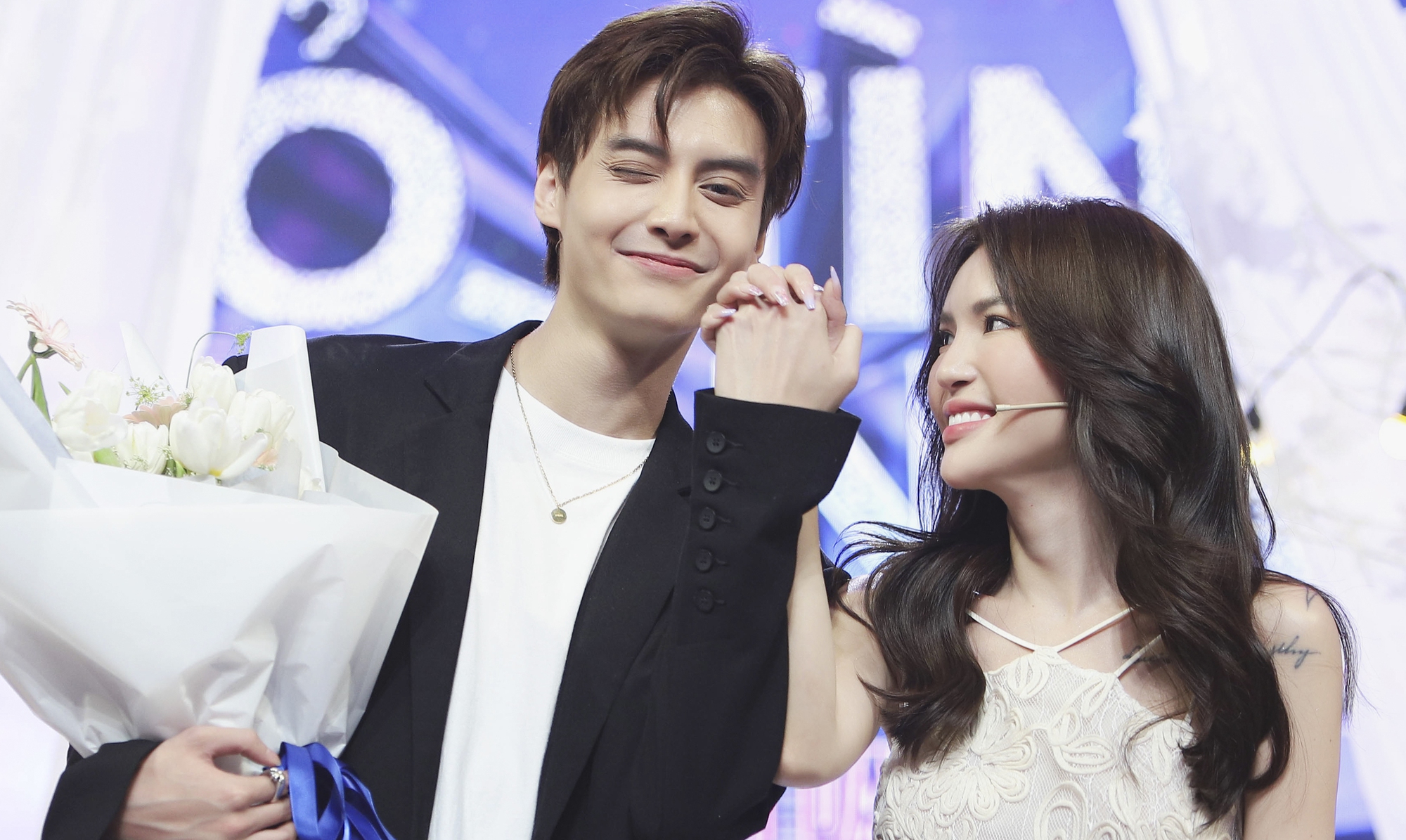 Mẹ chồng của "phú bà" Lucie Nguyễn gây sốt: Một cú đập gối, triệu lời khen!- Ảnh 2. Mẹ chồng của "phú bà" Lucie Nguyễn gây sốt: Một cú đập gối, triệu lời khen!- Ảnh 2.