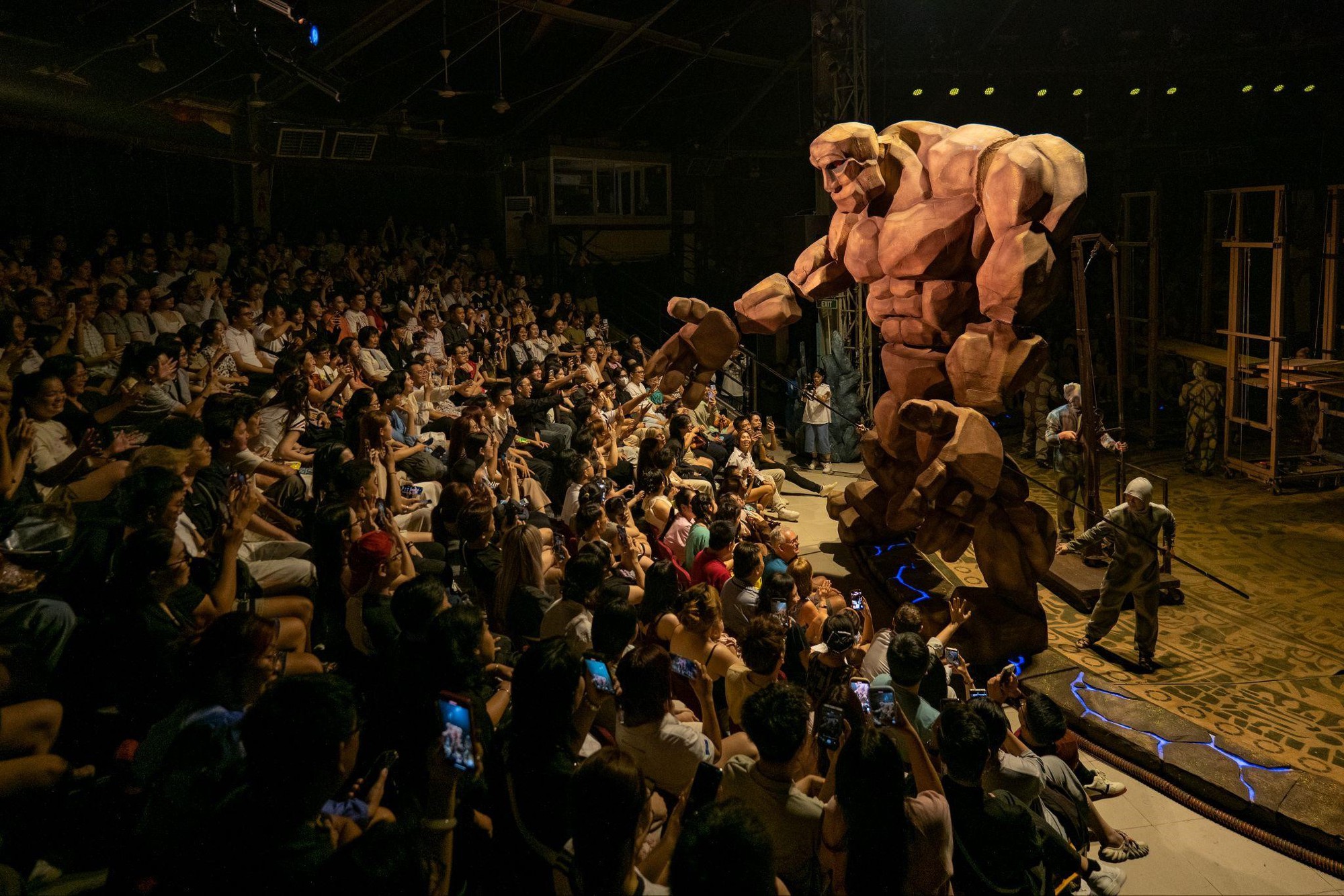 Xiếc Việt gây bão dịp lễ: Săn vé khó hơn concert, sân khấu xứng đáng 100 điểm còn diễn viên thì đẹp miễn chê- Ảnh 11. Xiếc Việt gây bão dịp lễ: Săn vé khó hơn concert, sân khấu xứng đáng 100 điểm còn diễn viên thì đẹp miễn chê- Ảnh 11.