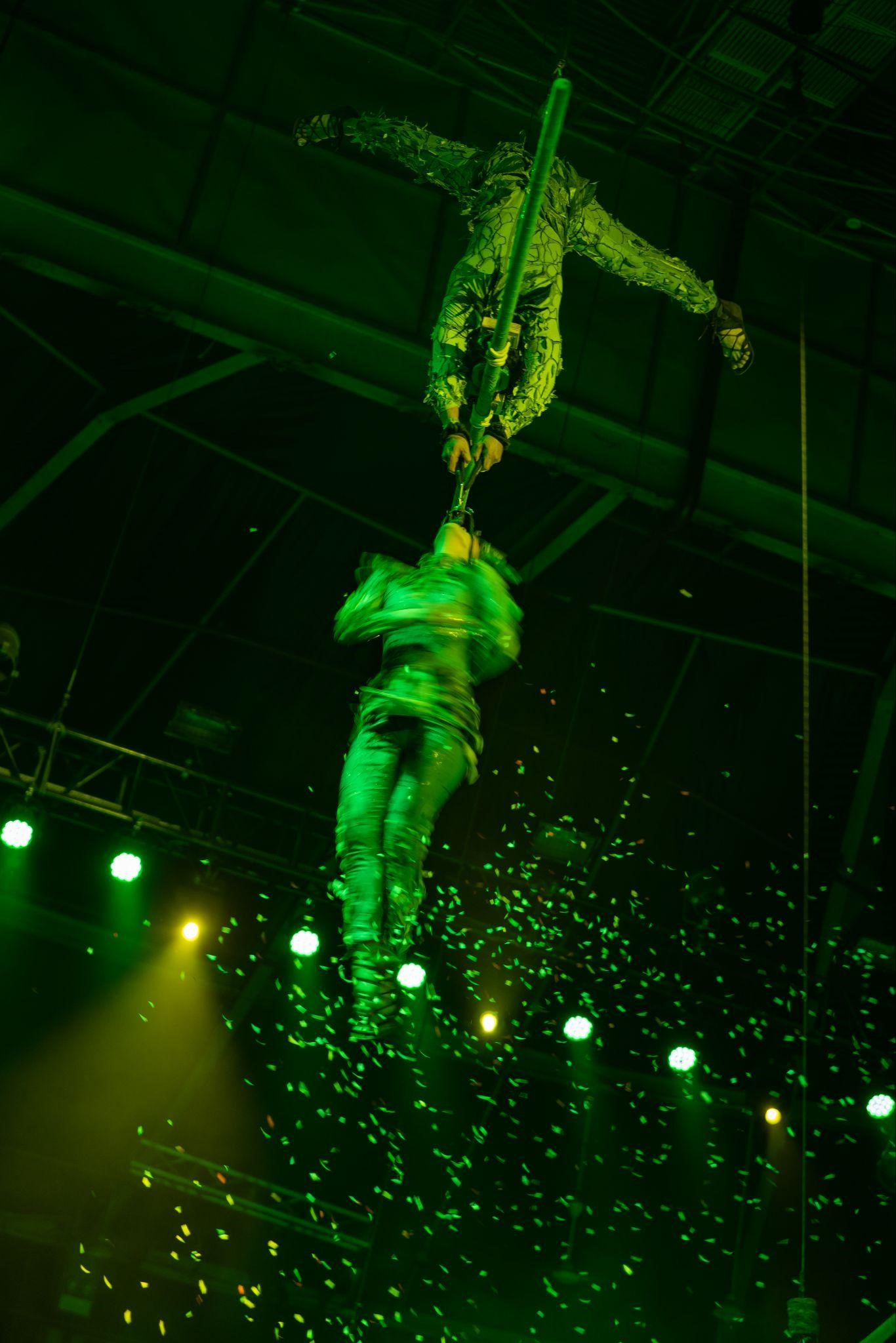 Xiếc Việt gây bão dịp lễ: Săn vé khó hơn concert, sân khấu xứng đáng 100 điểm còn diễn viên thì đẹp miễn chê- Ảnh 14. Xiếc Việt gây bão dịp lễ: Săn vé khó hơn concert, sân khấu xứng đáng 100 điểm còn diễn viên thì đẹp miễn chê- Ảnh 14.